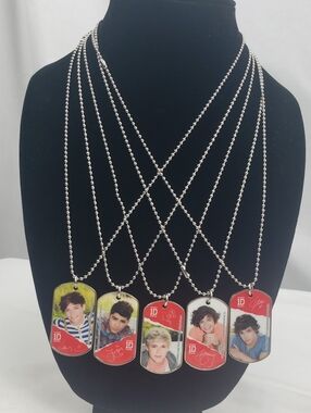 1D One Direction Collectable Dog Tags with Chain - All 5
